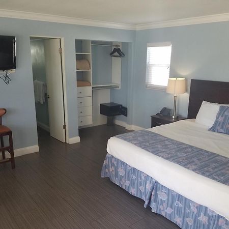 Carousel Beach Inn ฟอร์ตมายเยอร์สบีช ภายนอก รูปภาพ